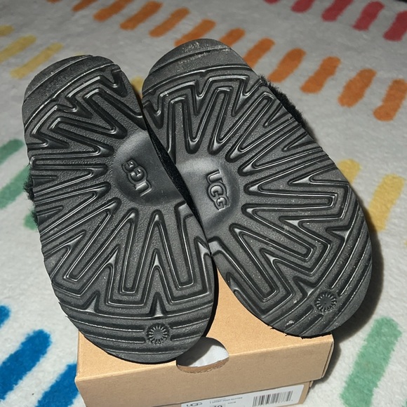 UGG Toddler Funkette Slippers - Picture 3 of 3